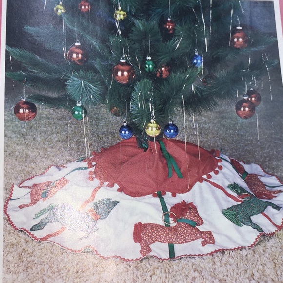 Vintage 1979 Carousel Christmas Tree Skirt Sewing Pattern Uncut Jean Wilkinson - Picture 2 of 13